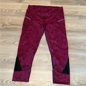 Athleta Relay 2.0 Capri Cropped Legging Pockets Women’s size Medium Athletic